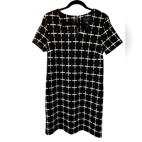 Romeo & Juliet Couture Dresses & Skirts - Romeo & Juliet Couture Black & White Short Sleeve Dress Large